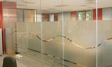 Стеклянные перегородки в офис, частично матированные купить в Самаре
