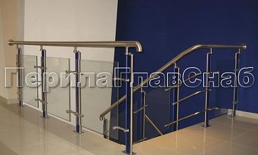 Ограждение со стойками с акриловыми вставками на спайдерных стеклодержателях купить в Самаре