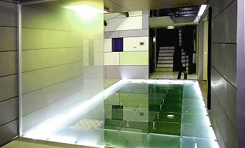 Подсветка стеклянного пола в гостинице в Самаре. Готовые проекты ПерилаГлавСнаб
