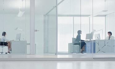 Стеклянные прозрачные перегородки в офис премиум купить в Самаре