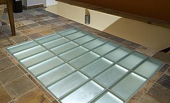 Стеклянный пол в квартиру с подсветкой в Самаре. Готовые проекты ПерилаГлавСнаб