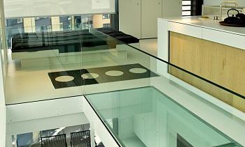 Стеклянные полы на кухне в Самаре. Готовые проекты ПерилаГлавСнаб