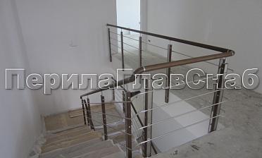 Ограждение с деревянным поручнем и стойками с деревянными вставками, с ригелями купить в Самаре