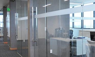 Цельностеклянные перегородки для офиса купить в Самаре