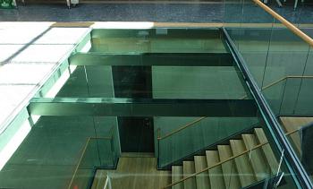 Стеклянный потолок в бизнес-центре в Самаре. Готовые проекты ПерилаГлавСнаб