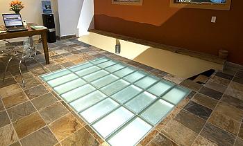 Подсветка стеклянного пола в доме в Самаре. Готовые проекты ПерилаГлавСнаб