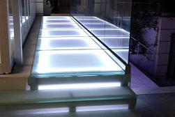 Стеклянные полы и подиумы в Самаре. Готовые проекты ПерилаГлавСнаб - фото 1