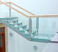 Стеклянные ступени и стеклянная площадка на лестнице в Самаре. Готовые проекты ПерилаГлавСнаб - фото 1